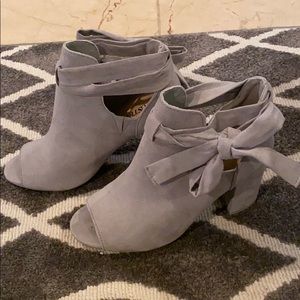 Gray bow open toe booties